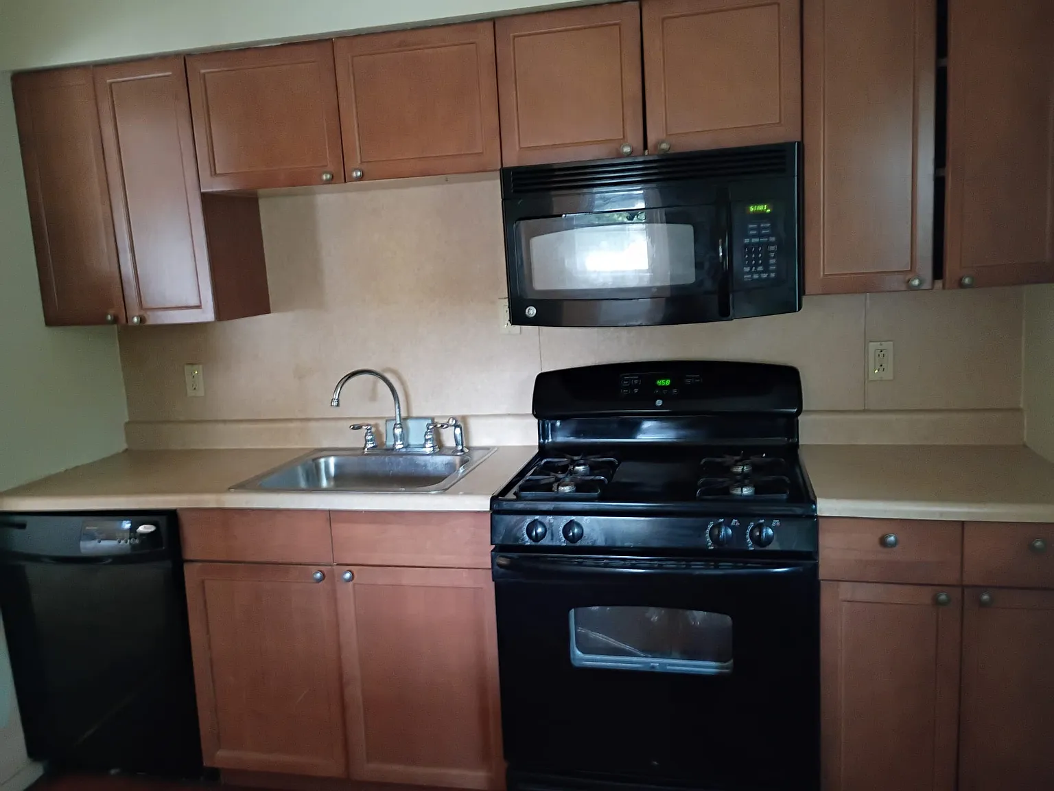 2 bed, 1300 sqft, $2,600 — Photo 3