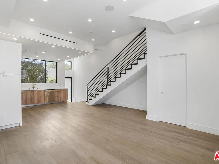 1447 N Martel Ave #4 — Photo 4