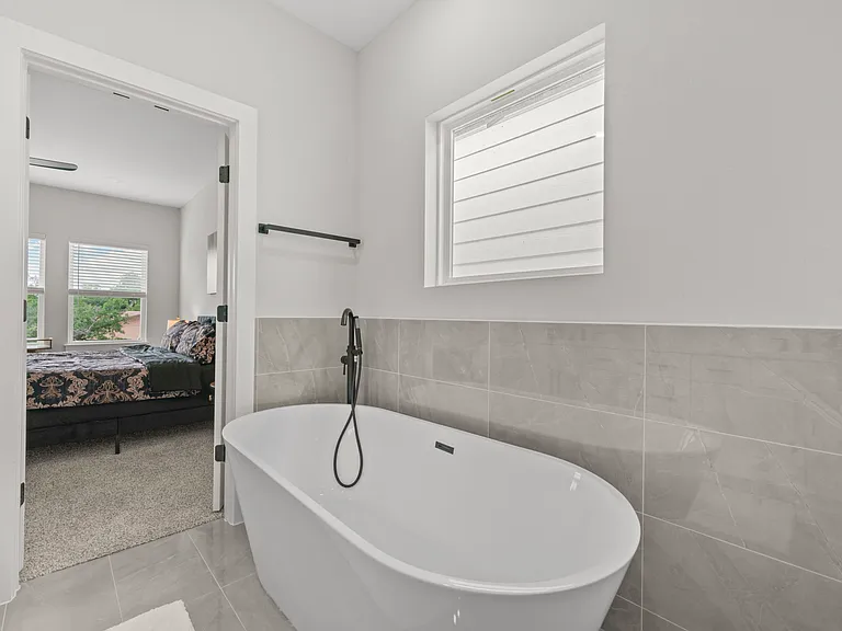 1208 Moody St — Photo 21
