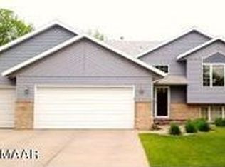 2512 33rd St S, Fargo, ND 58103