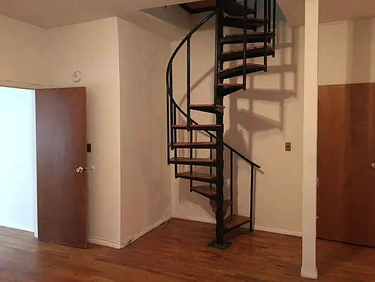 Rented by Sky Management | media 37