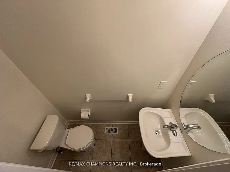 64 Pennycross Cres — Photo 12