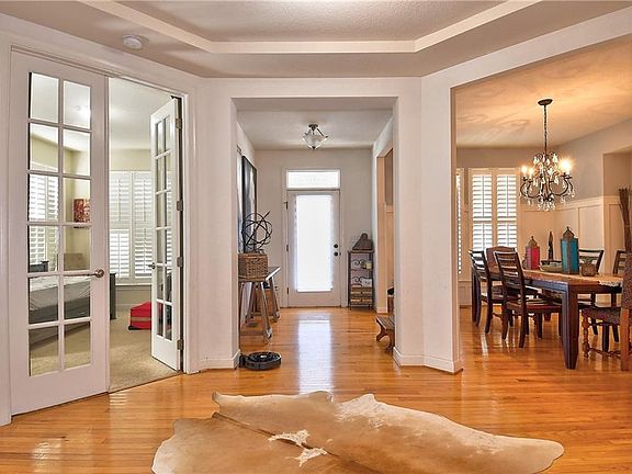 Open foyer with tray ceiling and hardwood bloors.