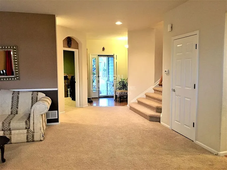 10799 Hickory Ridge Ln — Photo 2