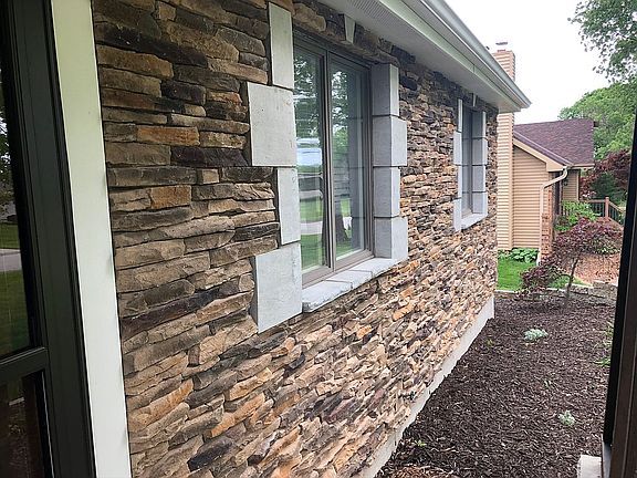 3rd image of 902 Lake Manor Dr