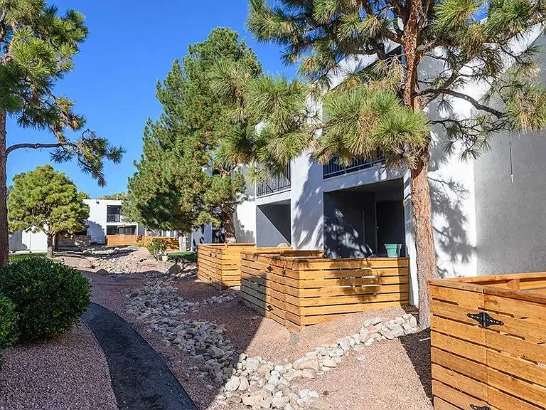 Peaks at Los Ranchos — Photo 8