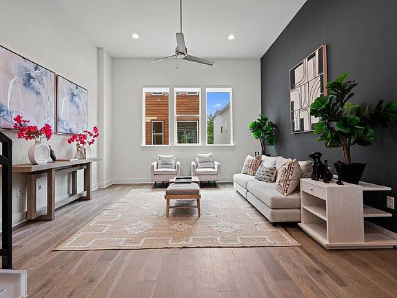 2nd image of 2505 Bluebonnet Ave #4