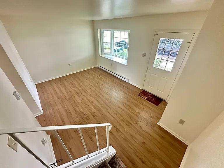 1171 Ravenwood Rd — Photo 2