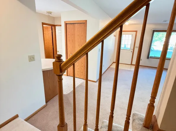 2402 S 38th St, Grand Forks, ND 58201