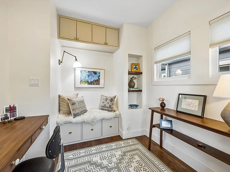 310 N Montclair Ave — Photo 23