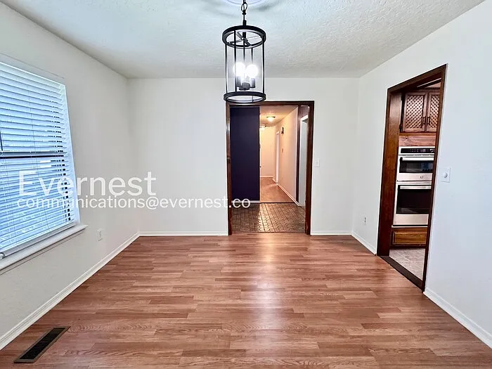 909 W Glendale St — Photo 13