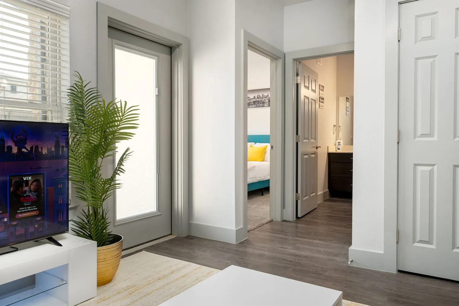 1 bed, 1.0 bath, 1162 sqft, $5,355 — Photo 3