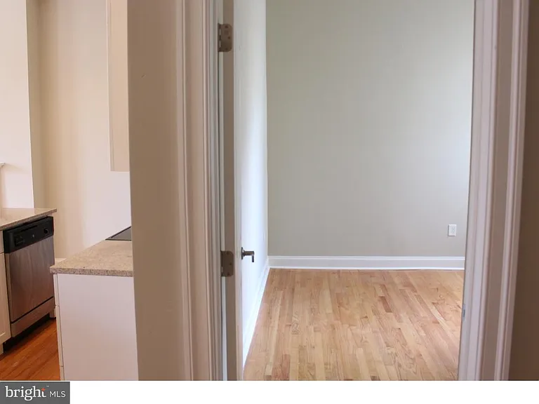 408 S 9th St #3F — Photo 16