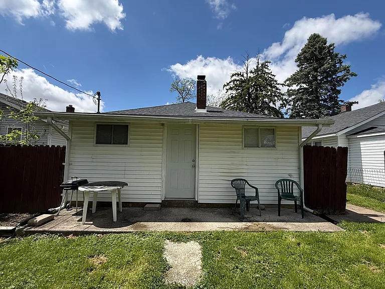 3106 S Vine St — Photo 2
