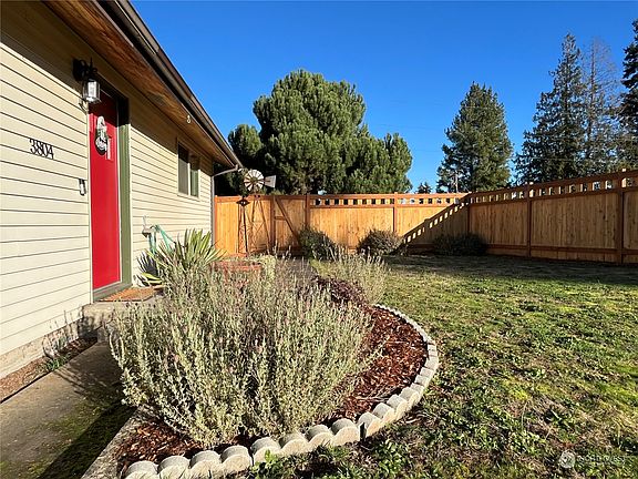 3rd image of 3804 Fairmount Avenue