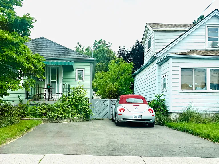 158 E 24th St — Photo 1