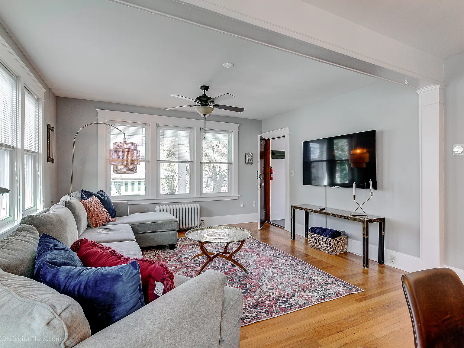 102 Colonial Rd — Photo 3