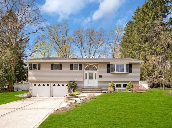 40 Fuller Street, Dix Hills, NY 11746