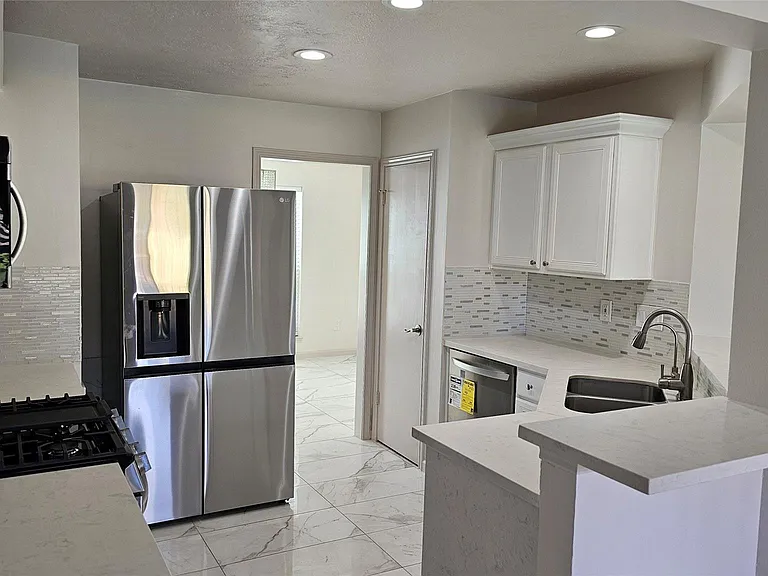 23510 Stratsborough Dr — Photo 7