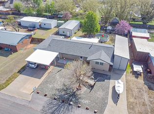 408 Spurlin Dr, Sayre, OK 73662