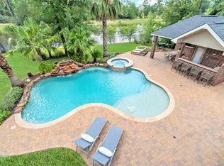 38 W Cove View Trl, The Woodlands, TX 77389