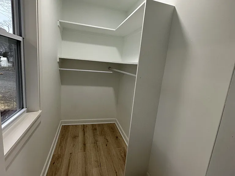 519 Elgin St — Photo 9