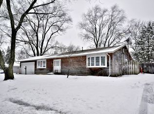 114 Hickory Ave, Streamwood, IL 60107