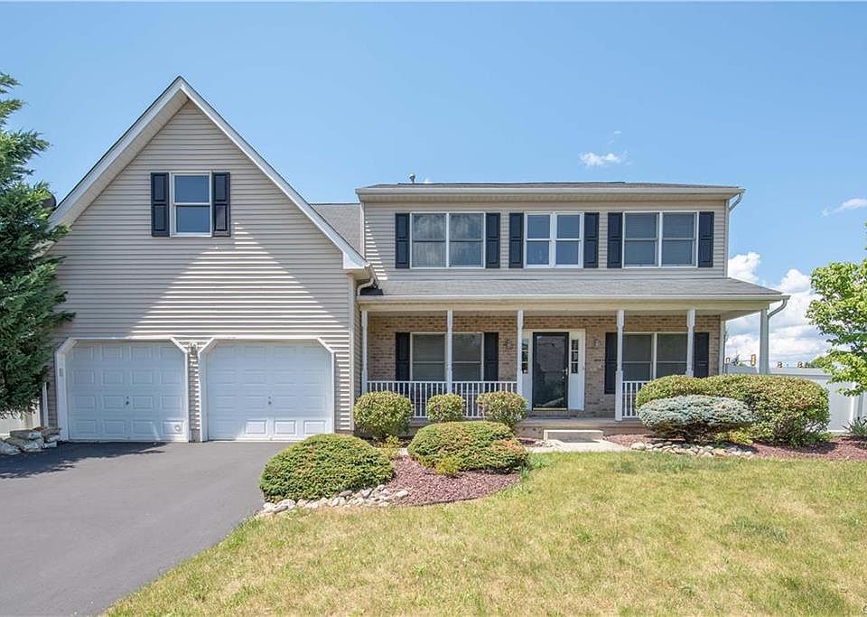 1st image of 62 Millbrook Ct