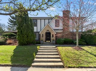 25 Harlington Rd, Toronto, ON M3B 3G3