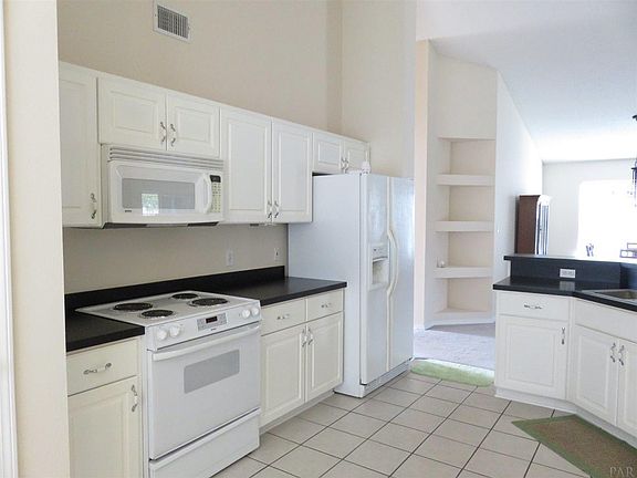 4th image of 618 Hanley Downs Dr