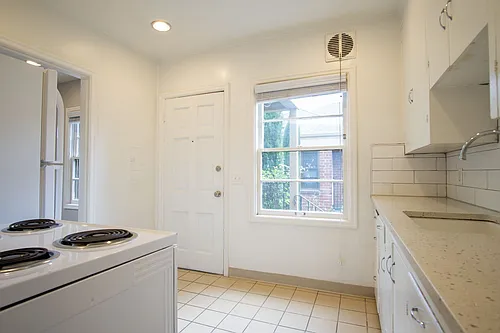 1952 NW Lovejoy St #1 Photo 1