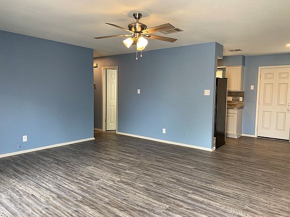 3rd image of 411 Thelma Dr #B