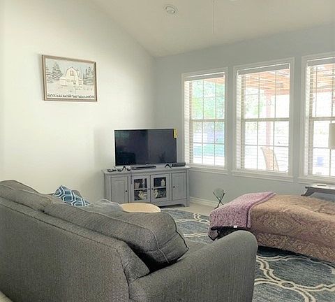 4th image of 309 Robinhood Dr
