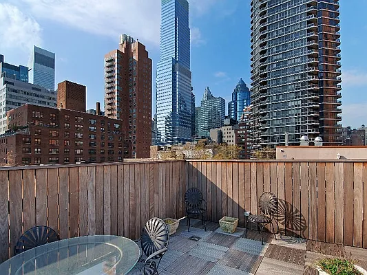 Sold by Sotheby's International Realty | media 2