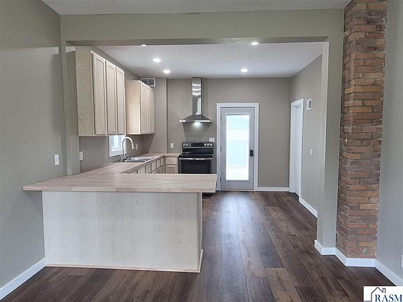 4th image of 213 Summit St SW