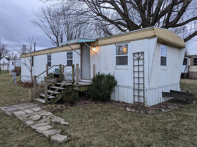 202 E Seminary St — Photo 9