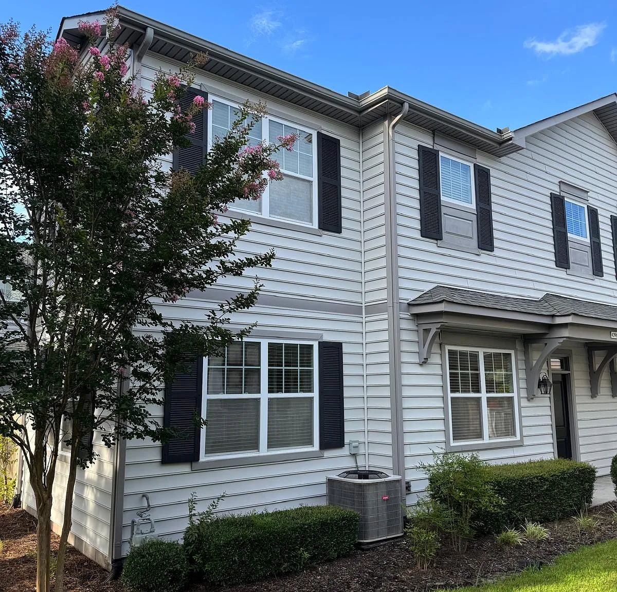 3 bed, 2.5 bath, 1800 sqft, $2,600 — Photo 1