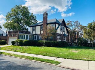 7346 182nd St, Fresh Meadows, NY 11366