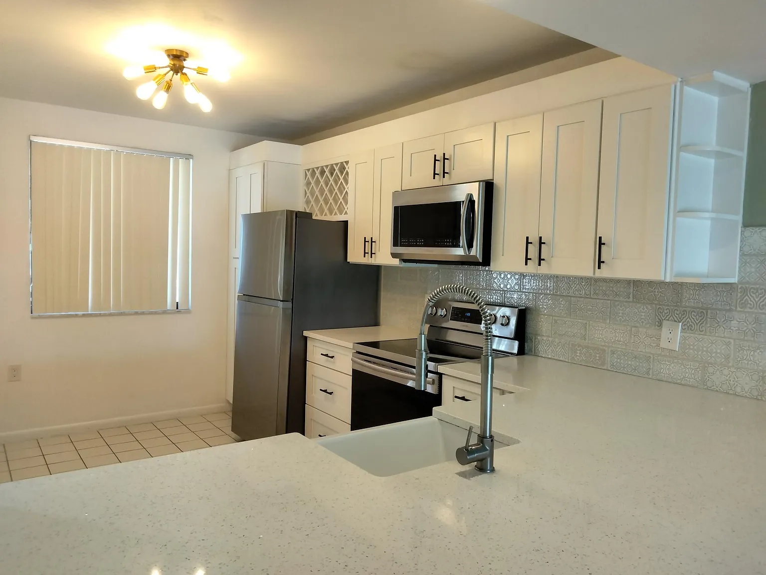 2 bed, 2.0 bath, 1385 sqft, $2,100 — Photo 2