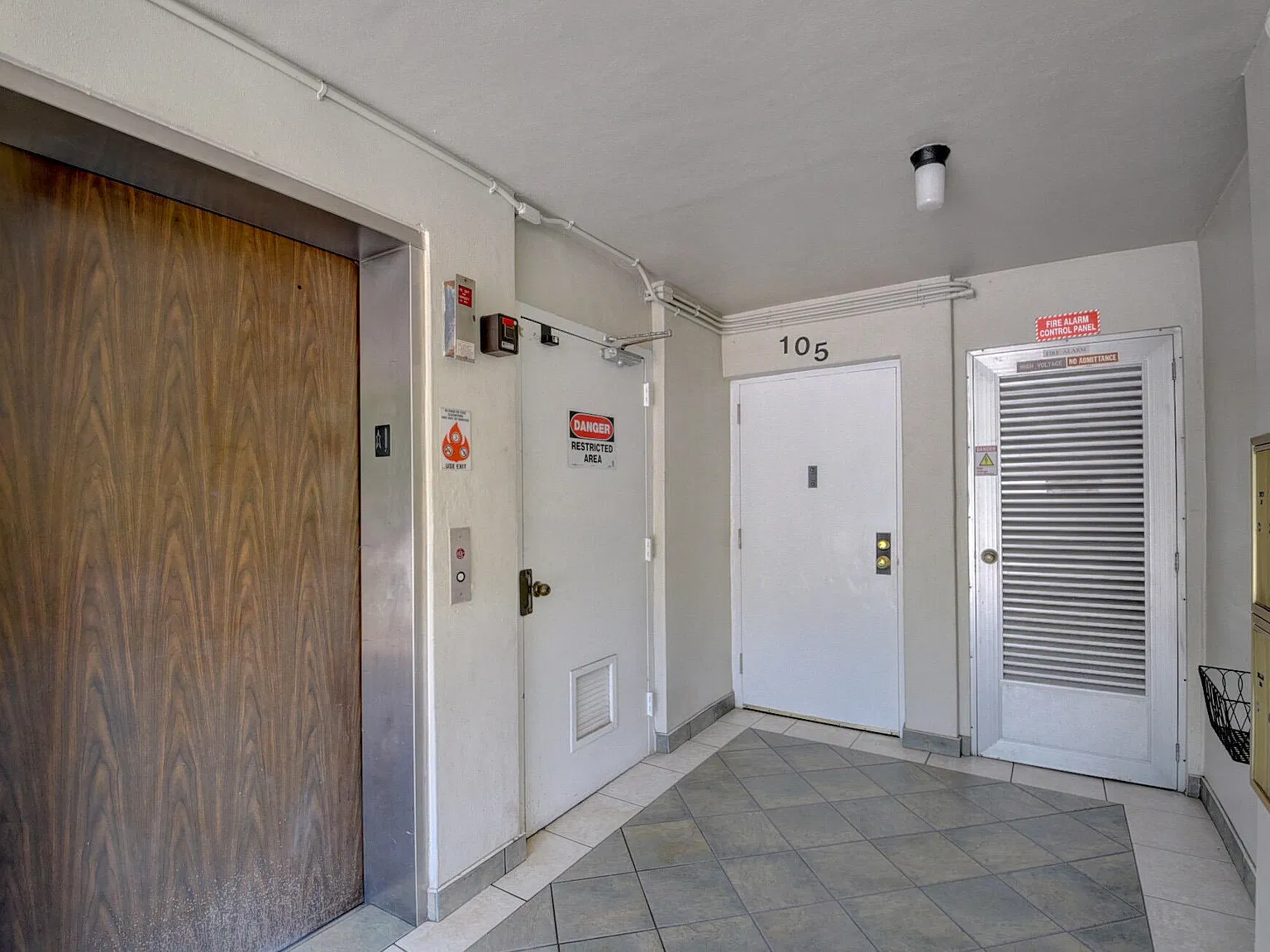 2 bed, 2.0 bath, 963 sqft, $2,200 — Photo 2