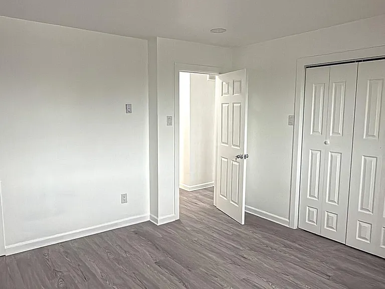 830 E 7th St #2 — Photo 10