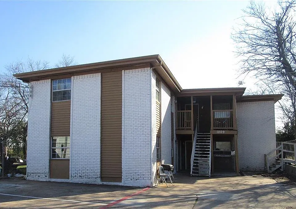 1809 W East Roberts Dr #3