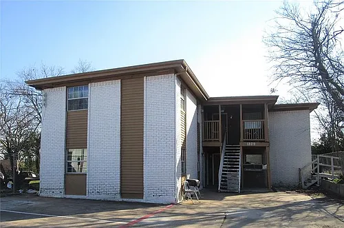 1809 W East Roberts Dr #3 Photo 1