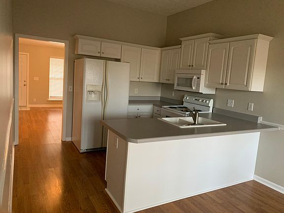 5th image of 652 Potomac Pl