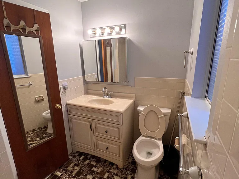 736 William St — Photo 17