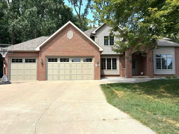 2419 Maple Grove Dr, Neenah, WI 54956