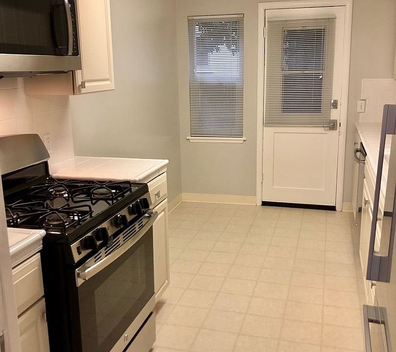 1st image of 970 Crane St APT 02