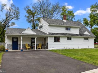 124 Red Cedar Dr, Levittown, PA 19055