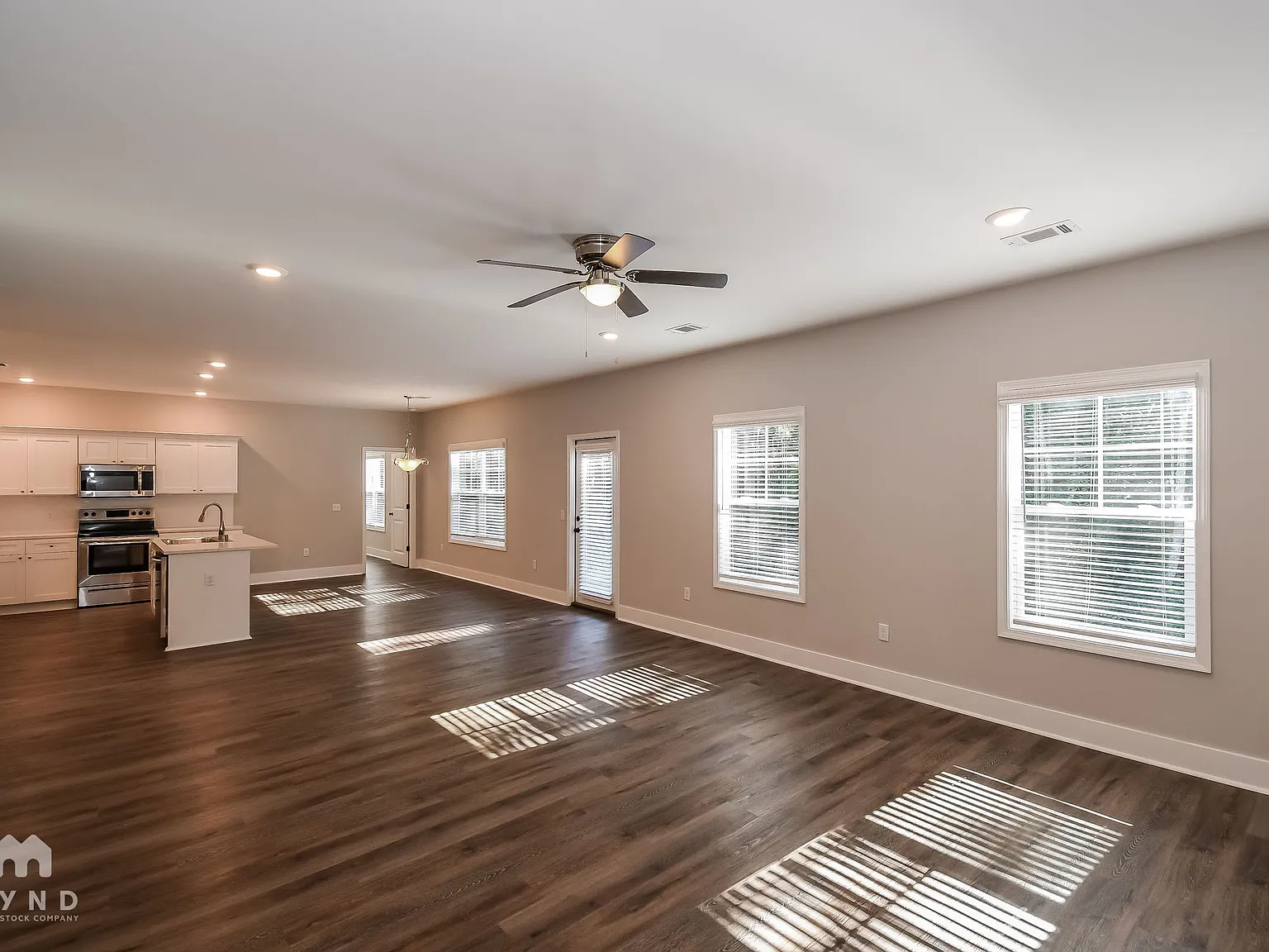 3 bed, 2.0 bath, 1642 sqft, $2,099 — Photo 4