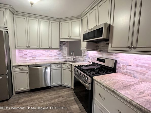 36 Chatham Sq #136